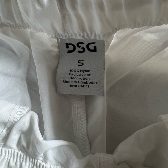 DSG  3” high rise woven short in white size S. NWT retails‎ for $28 - Picture 2 of 4